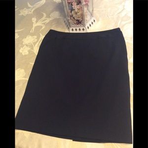🌟 Black skirt